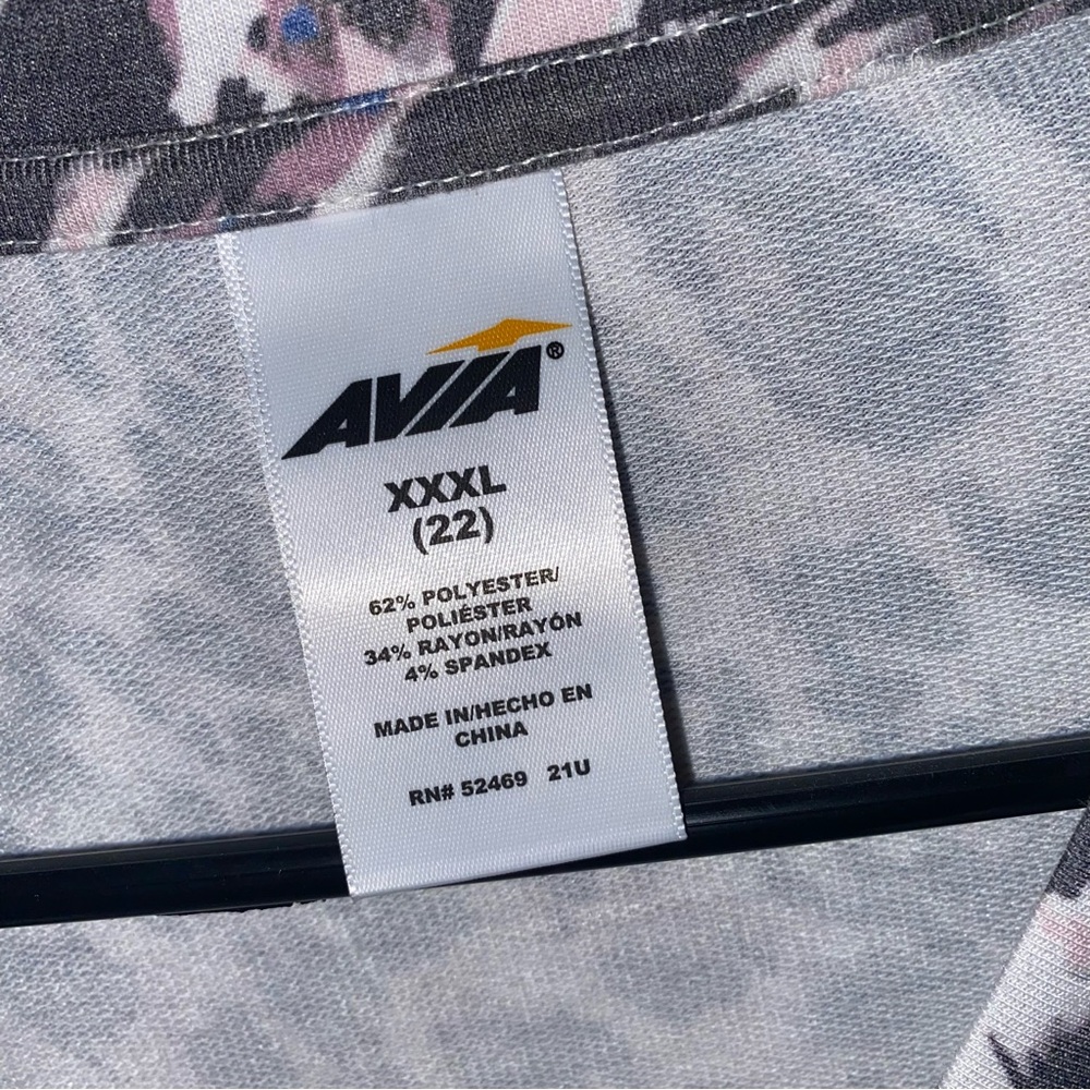 Avia Tee Shirt Women's XXXL Gray White Pink Cheetah Print L Sleeves Hi-Lo hem. - Picture 2 of 5